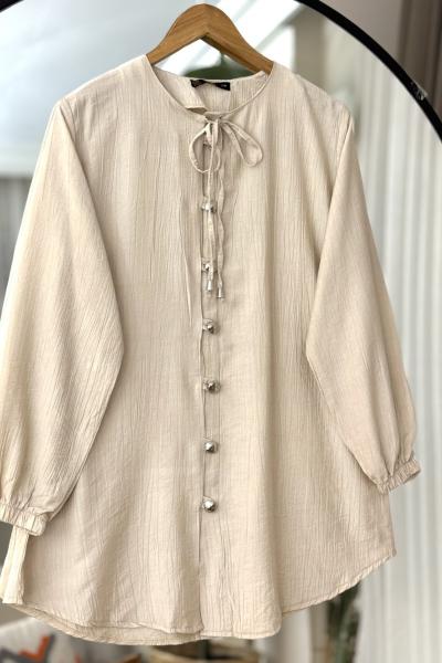 Bisiklet yaka bağcıklı metal Düğmeli tunik Bej TCN4095