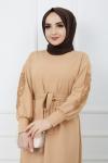 Kol Dantel ve İnci Detaylı Elbise Camel TCN988