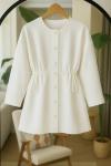 Metal düğmeli belkısmı büzgü lastikli Tunik  Beyaz  BK9528