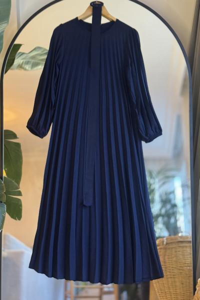 piliseli ayrobin kumaş kemerli elbise lacivert  HBS30210
