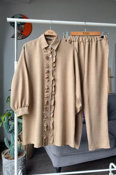 Taş düğmeli Fırfırlı Keten Takım Bej TCN4071