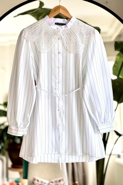 Yaka dantel tül detaylı çizgili tunik beyaz NEW6028