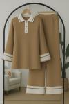 Yaka Düğmeli Paca ve kol Şeritli Triko Takım Camel  TCN40137