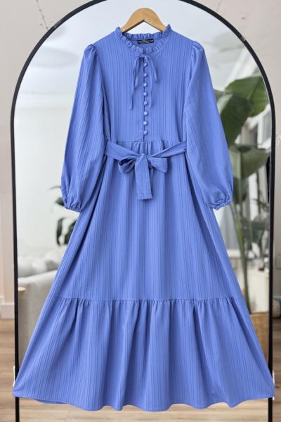 Yaka fırfırlı önü düğmeli Tesettür elbise mavi NW6051