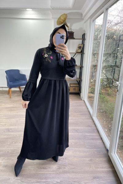 Yaka nakışlı örme krep elbise
