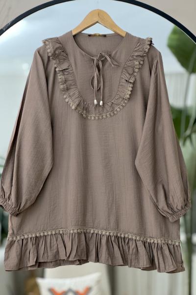 Yaka ve etek ucu fırfırlı dantel Detaylı tunik Vizon TCN40101