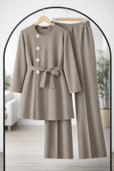 Yan Düğmeli Kuşaklı Takım Taş TCN40151