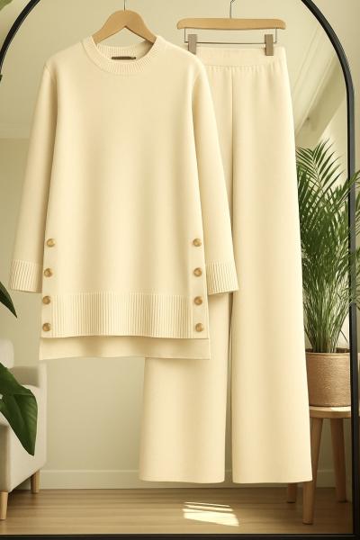 Yanlardan Düğmeli Triko Takım Ekru TCN 40147