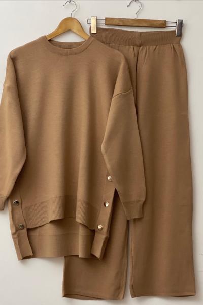 Yanlardan çıtçıtlı triko takım camel SLT30154